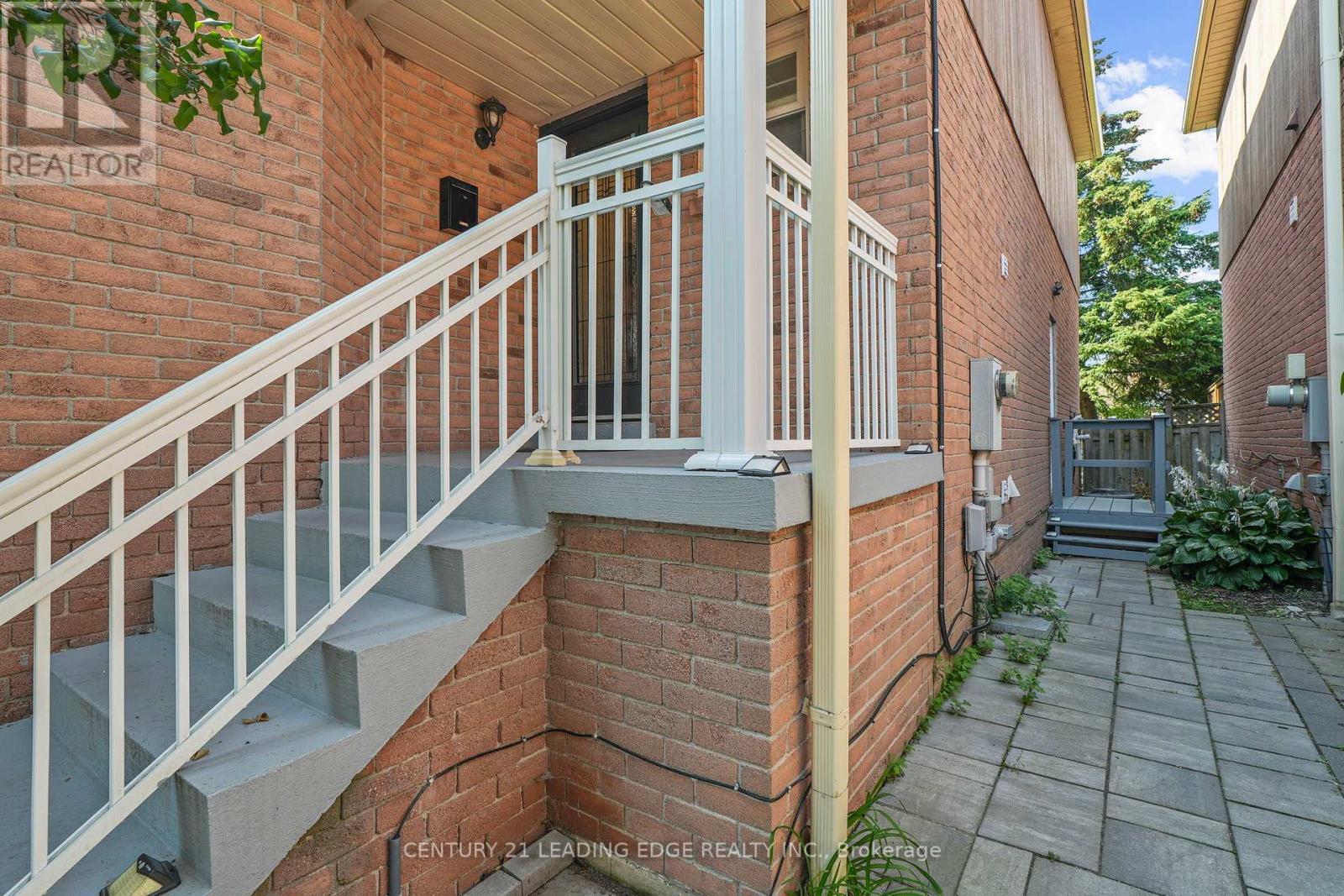 Lower - 1627 Fairfield Crescent, Pickering, Ontario  L1V 6H2 - Photo 3 - E12711280