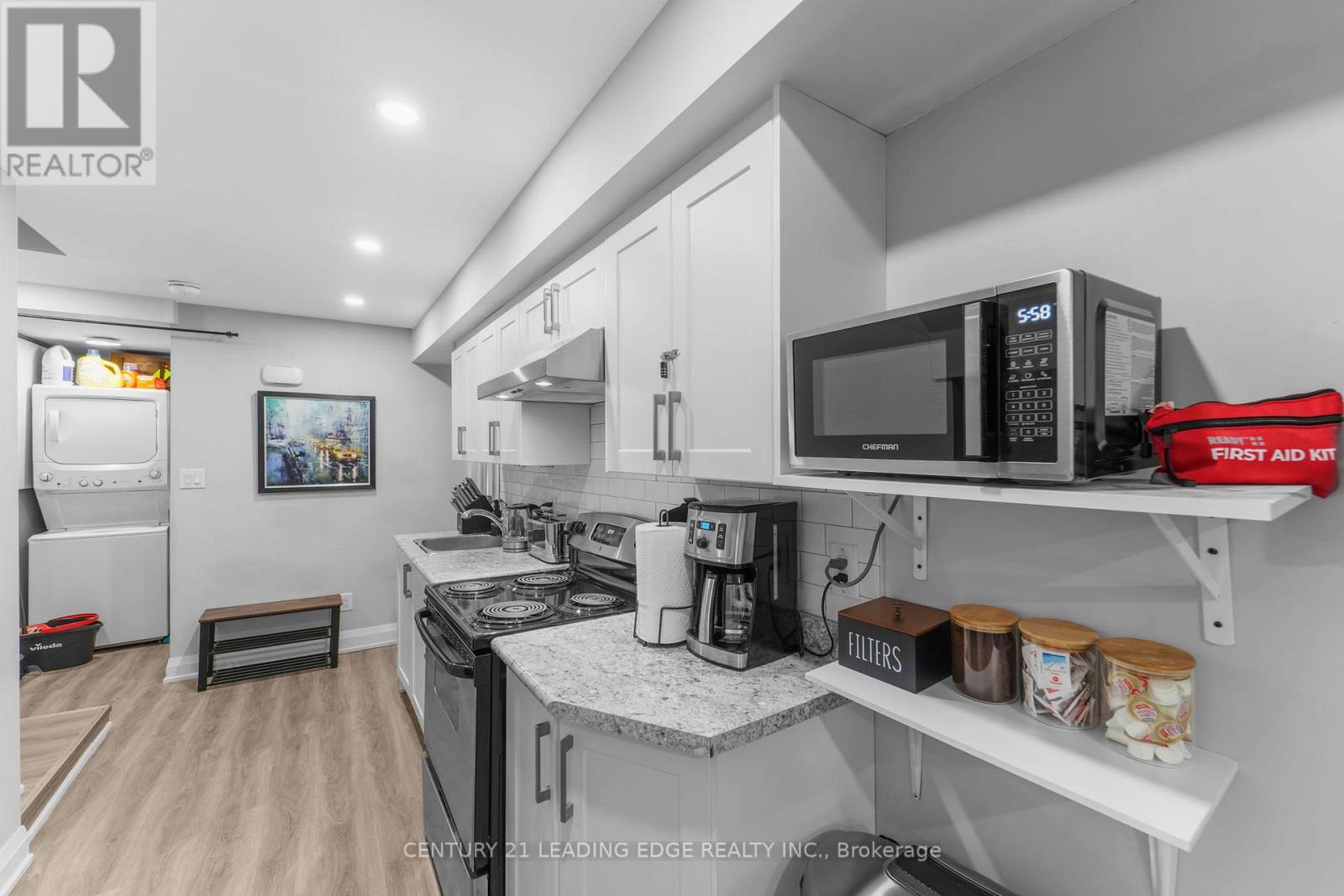 LOWER - 1627 FAIRFIELD CRESCENT