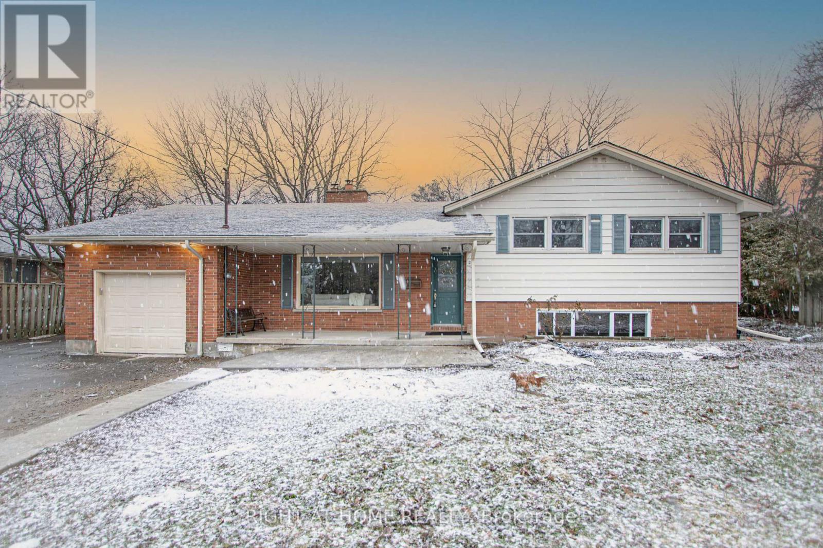 26 Wychwood Parkway, London North, Ontario  N6G 1R5 - Photo 2 - X12710968