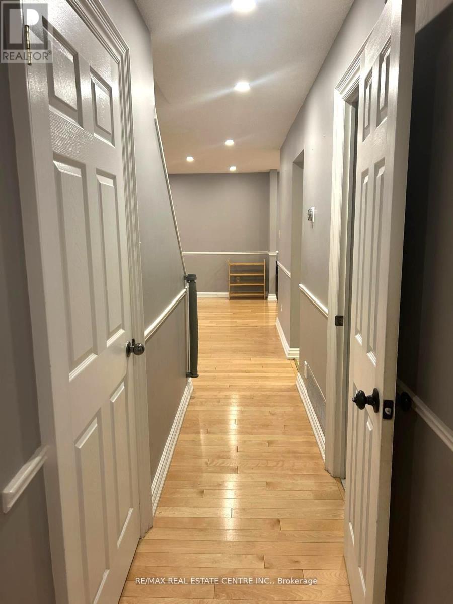 874 Childs Drive, Milton, Ontario  L9T 4J6 - Photo 10 - W12711234