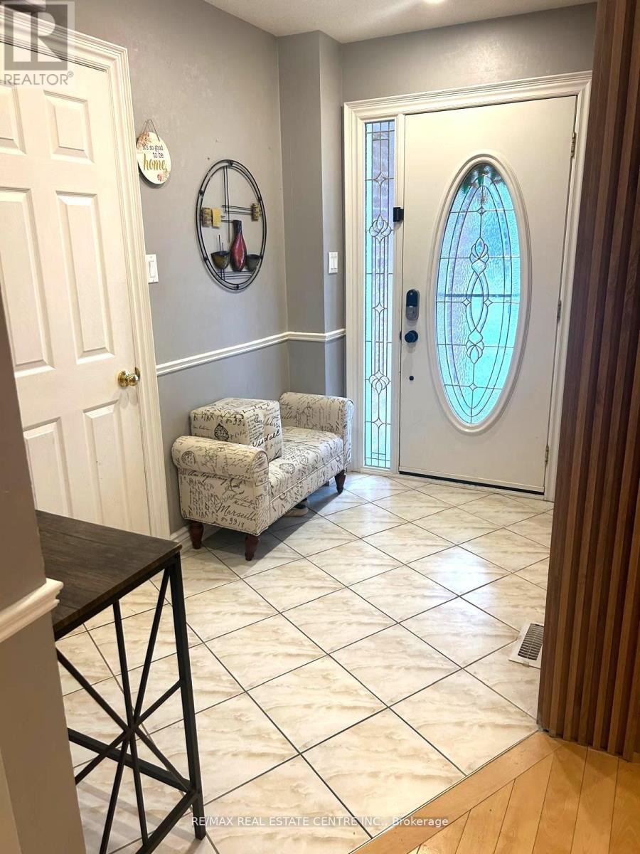 874 Childs Drive, Milton, Ontario  L9T 4J6 - Photo 2 - W12711234