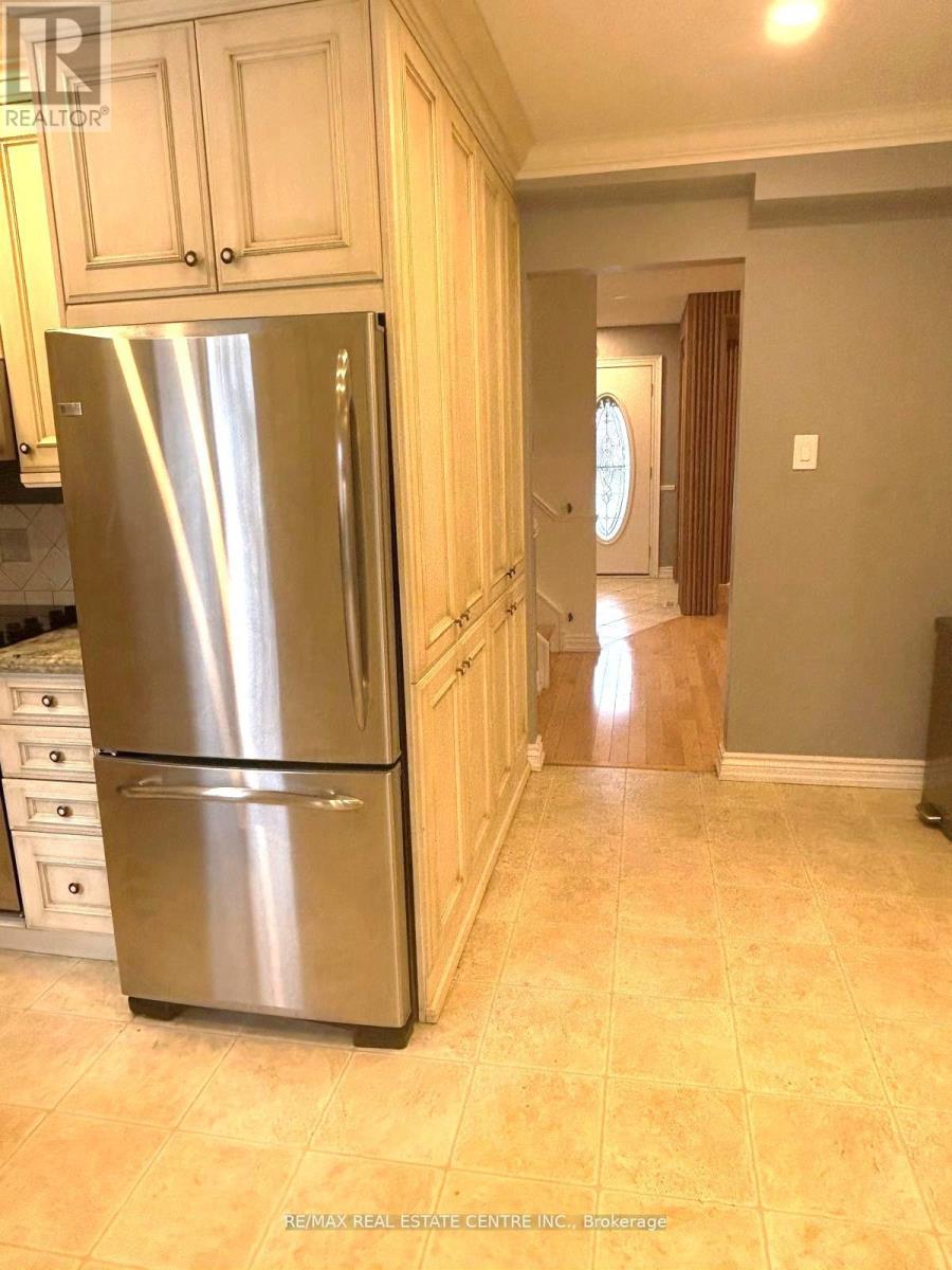 874 Childs Drive, Milton, Ontario  L9T 4J6 - Photo 9 - W12711234