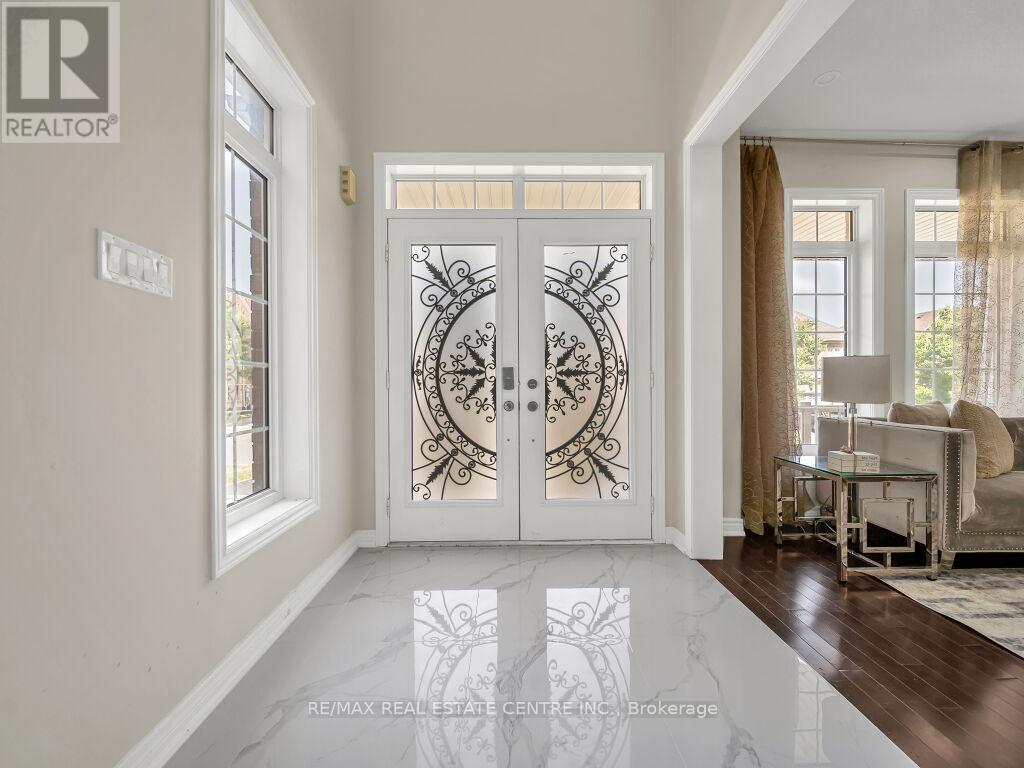 10 Vidal Road, Brampton, Ontario  L6Y 0G8 - Photo 6 - W12711244