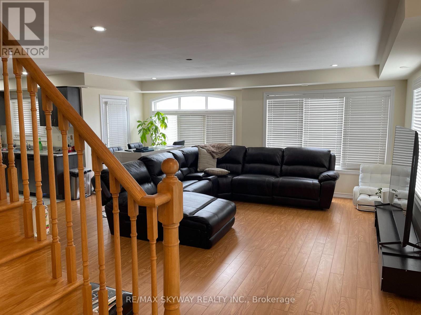 103 - 200 Veterans Drive, Brampton, Ontario  L7A 4S6 - Photo 4 - W12711278