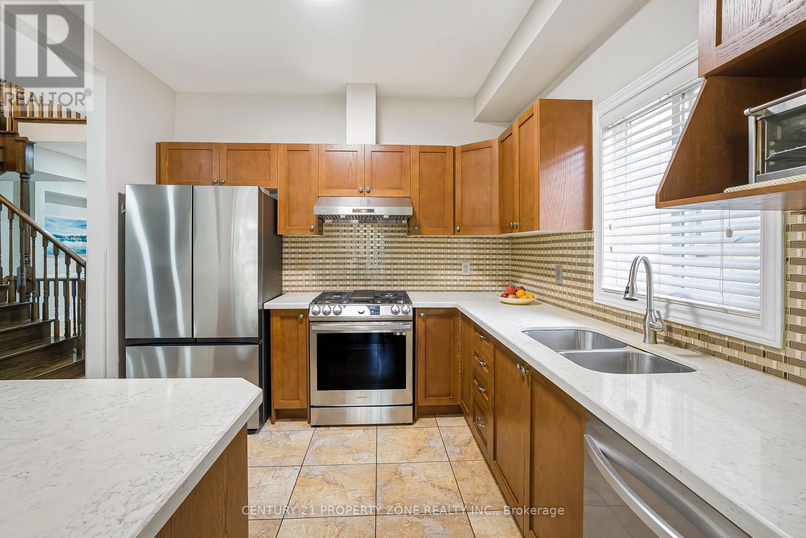 2467 Millstone Drive, Oakville, Ontario  L6M 0H6 - Photo 6 - W12711288