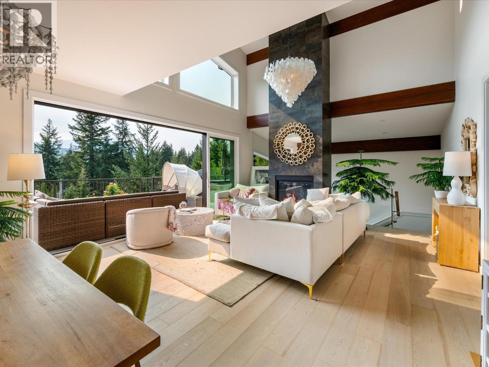 9331 Emerald Drive, Whistler, British Columbia  V8E 0G5 - Photo 3 - R3077255