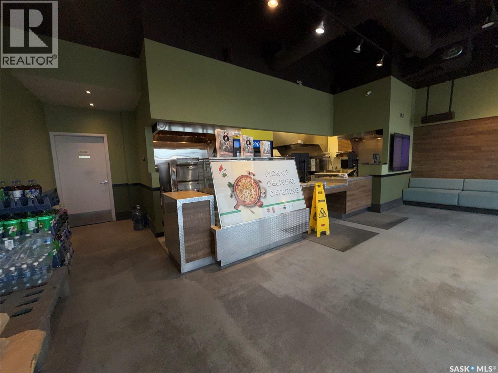 J3 2095 Prince Of Wales Drive, Regina, Saskatchewan  S4V 3A6 - Photo 2 - SK027069