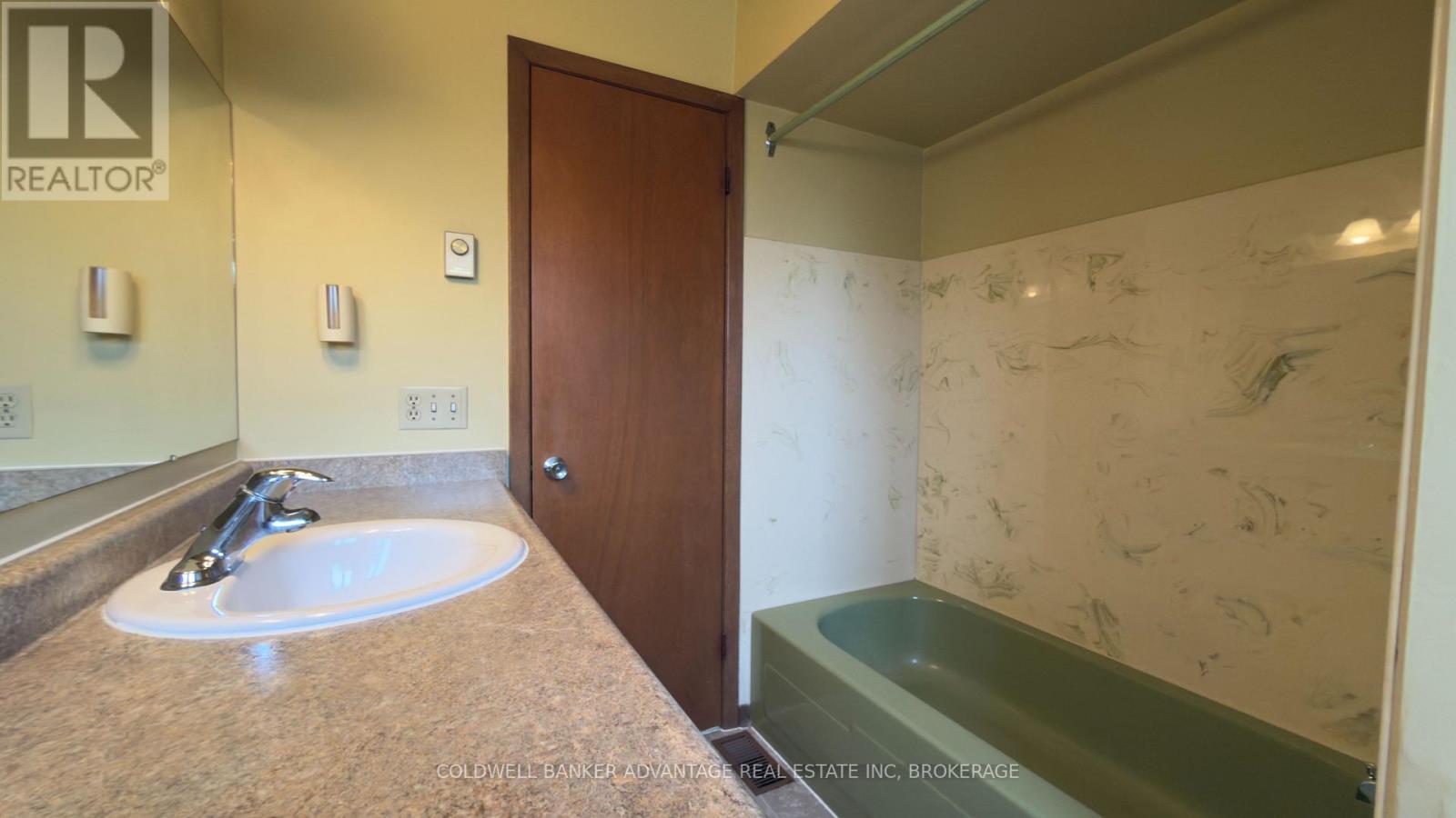 987 Steele Street, Port Colborne, Ontario  L3K 5A1 - Photo 21 - X12711392