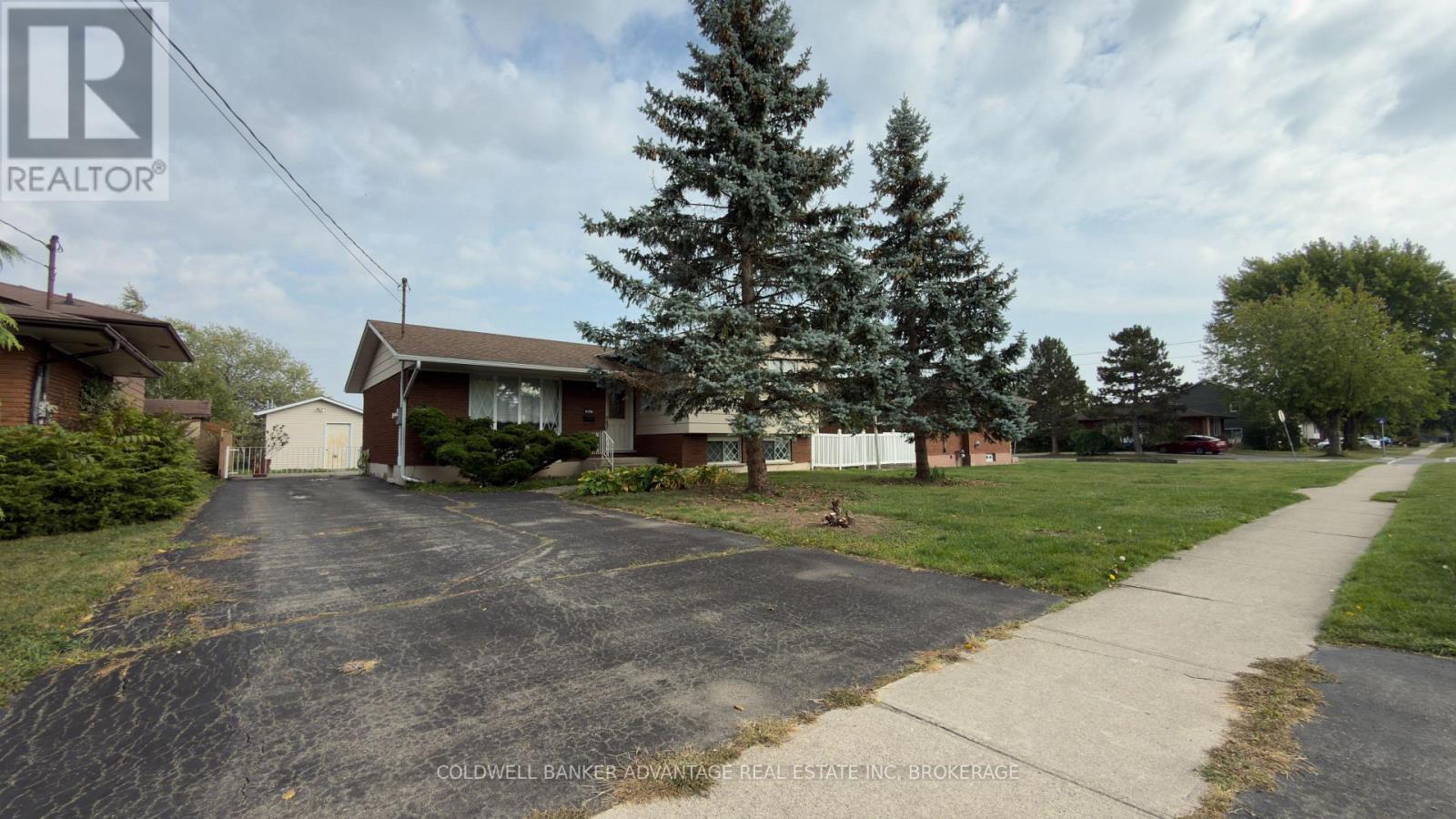 987 Steele Street, Port Colborne, Ontario  L3K 5A1 - Photo 3 - X12711392