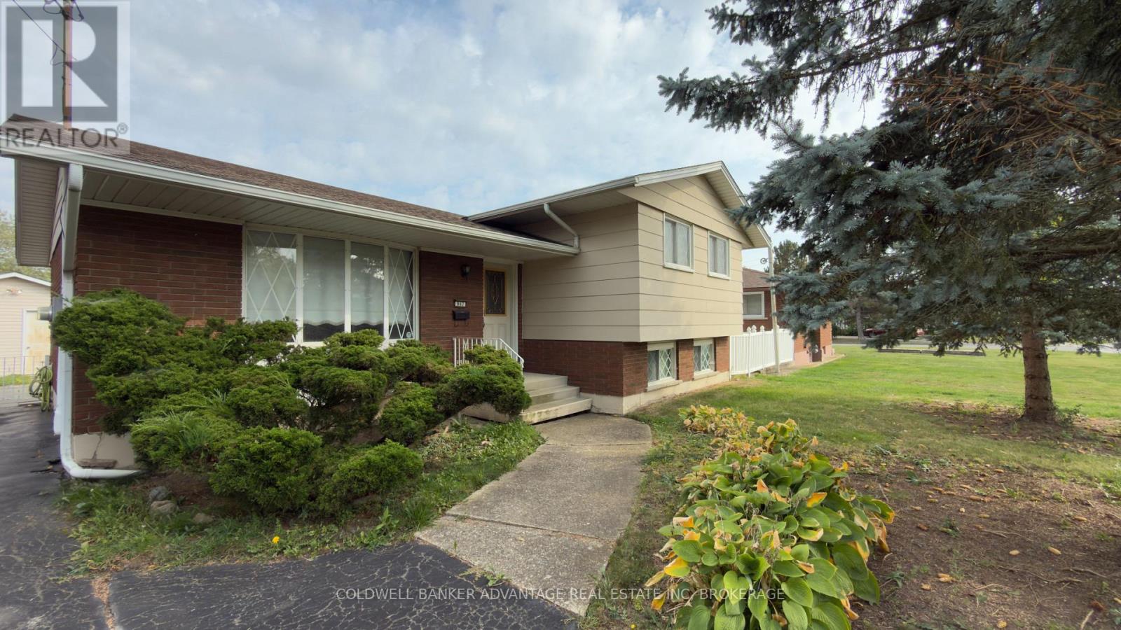 987 Steele Street, Port Colborne, Ontario  L3K 5A1 - Photo 4 - X12711392