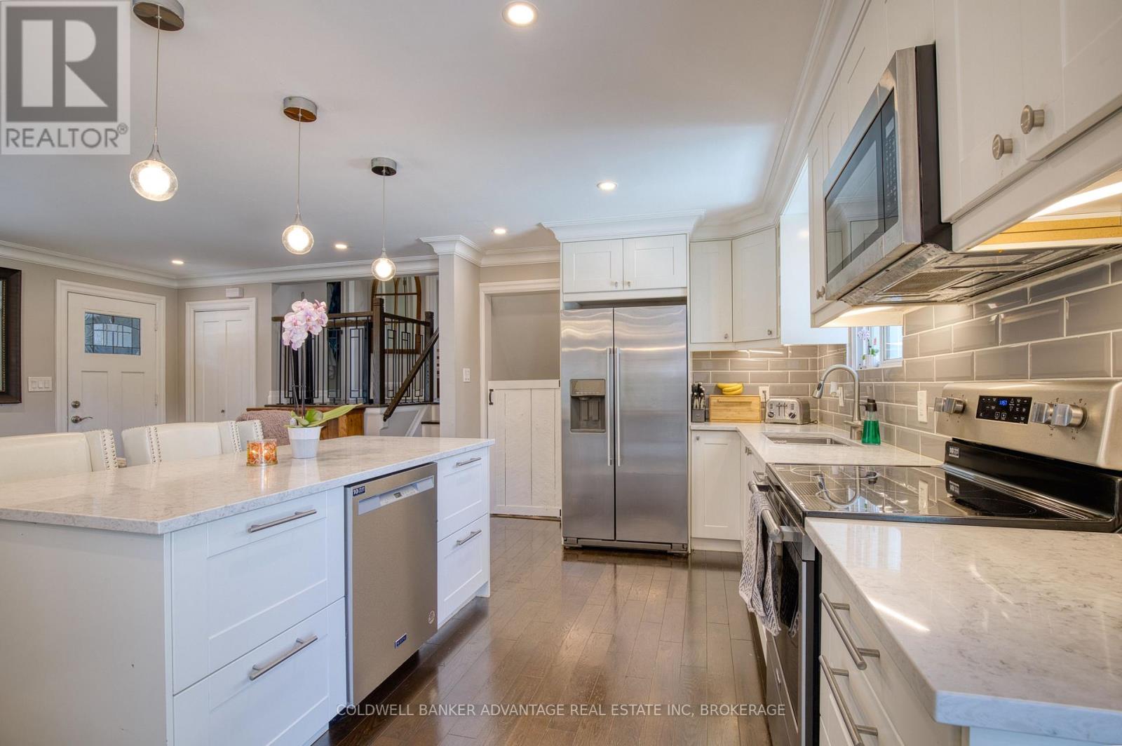 20 Karen Crescent, Grimsby (Grimsby Beach), Ontario  L3M 2E4 - Photo 17 - X12711402