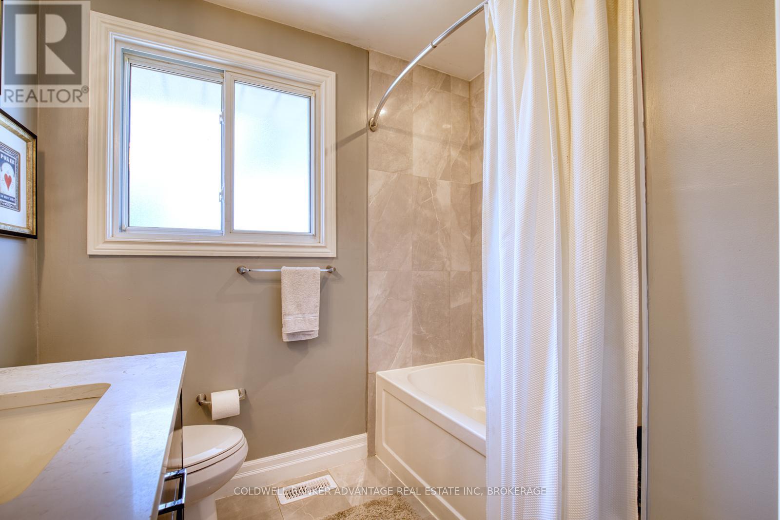 20 Karen Crescent, Grimsby (Grimsby Beach), Ontario  L3M 2E4 - Photo 25 - X12711402