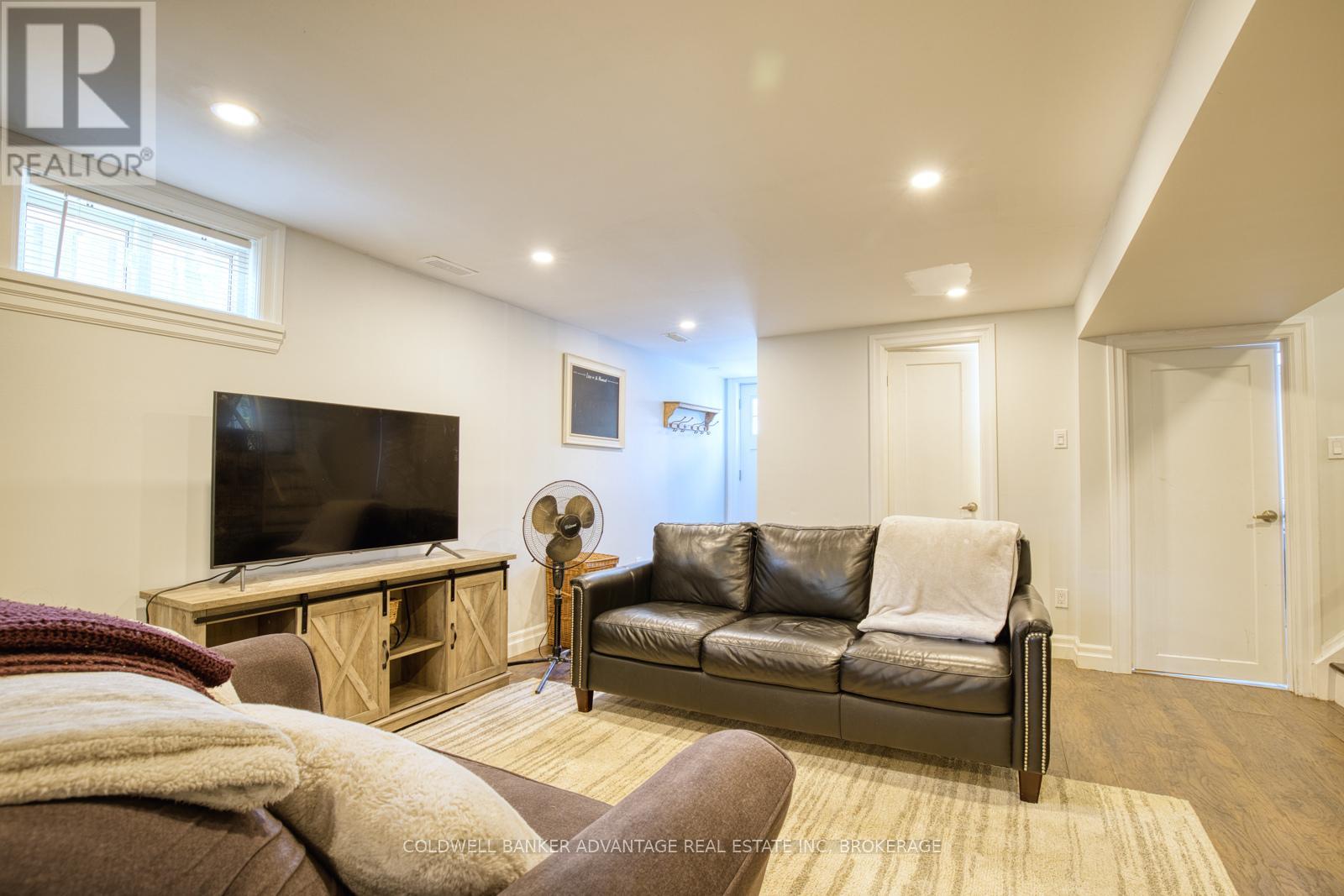 20 Karen Crescent, Grimsby (Grimsby Beach), Ontario  L3M 2E4 - Photo 34 - X12711402