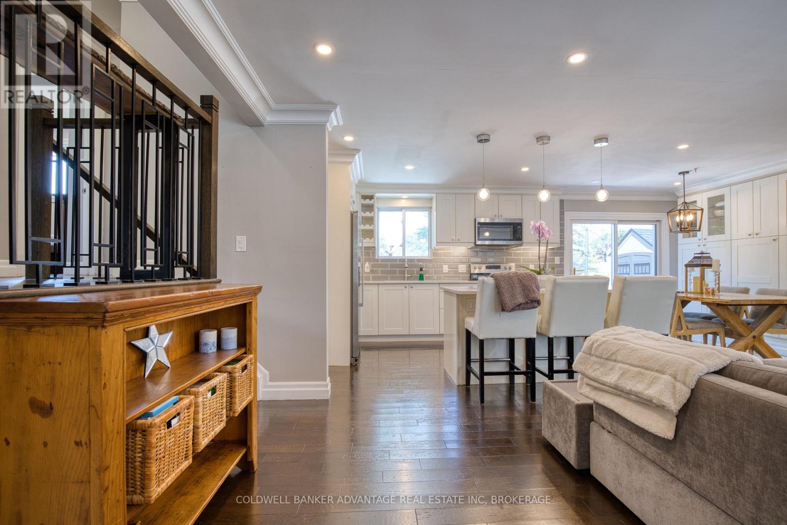 20 Karen Crescent, Grimsby (Grimsby Beach), Ontario  L3M 2E4 - Photo 5 - X12711402