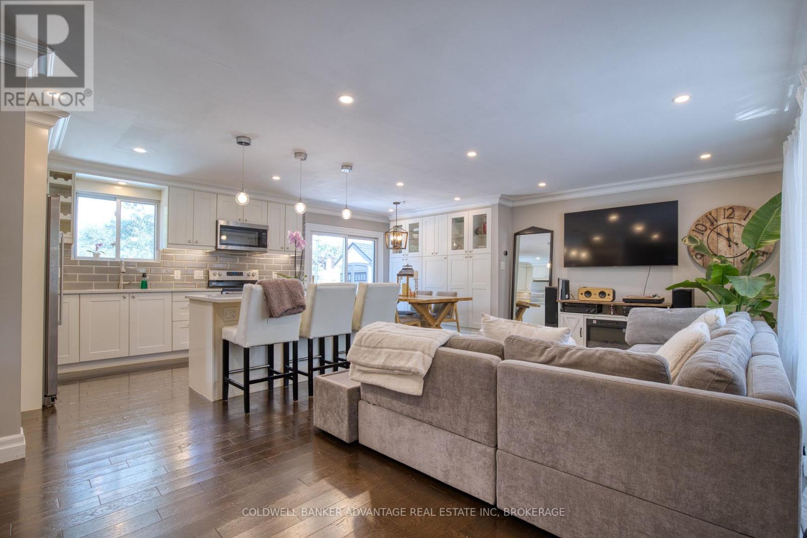 20 Karen Crescent, Grimsby (Grimsby Beach), Ontario  L3M 2E4 - Photo 6 - X12711402