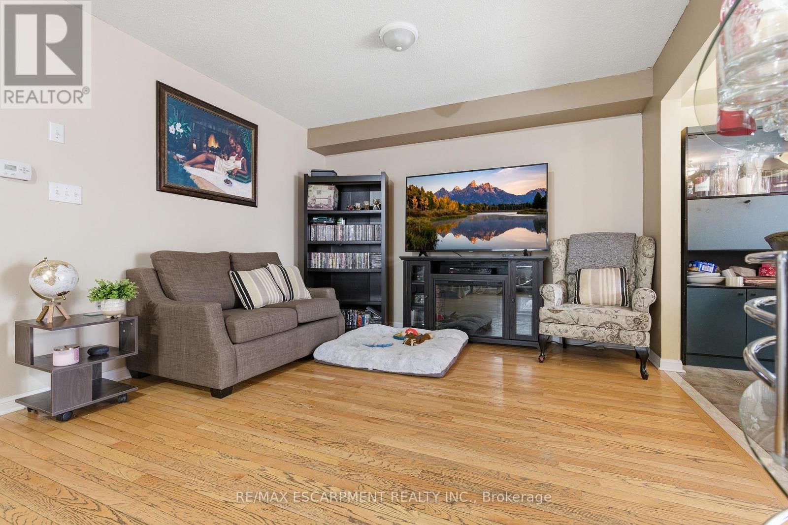 162 Panton Trail, Milton, Ontario  L9T 6K2 - Photo 7 - W12692848