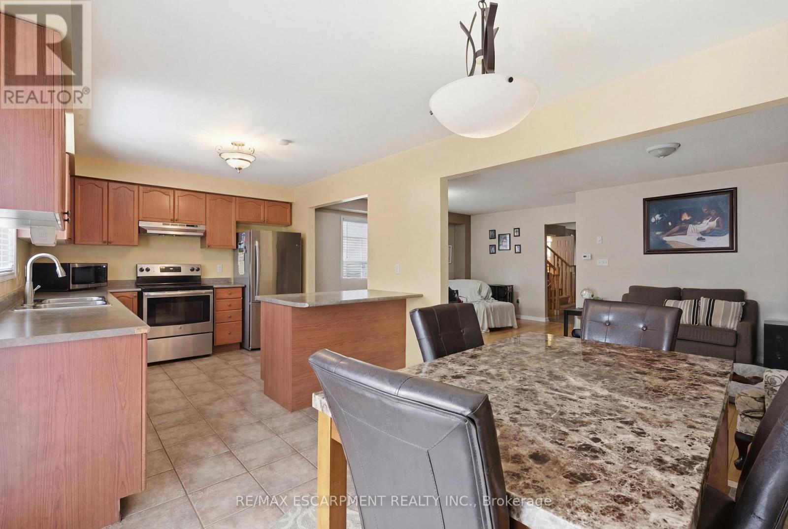 162 Panton Trail, Milton, Ontario  L9T 6K2 - Photo 6 - W12692848