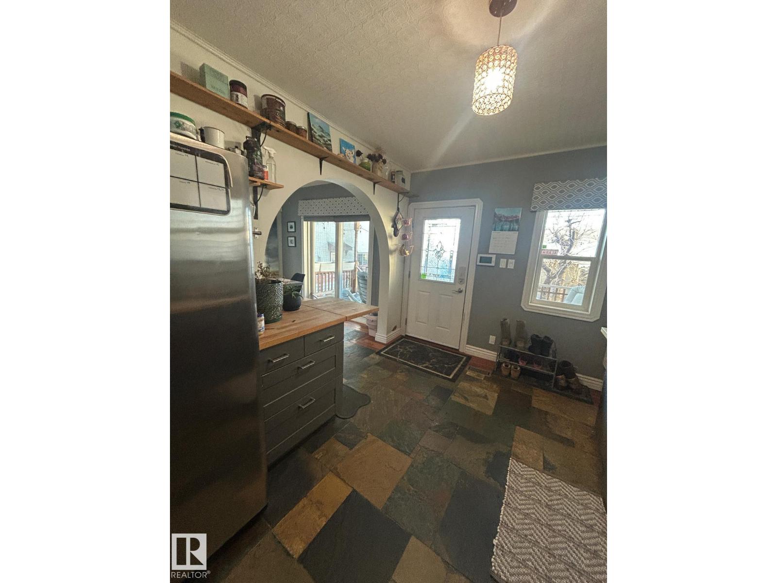 11406 96 St Nw, Edmonton, Alberta  T5G 1T4 - Photo 4 - E4470006