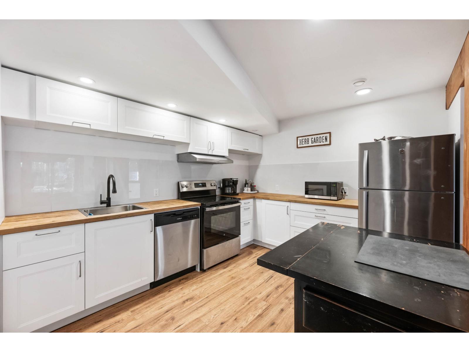 1061 216 Street, Langley, British Columbia  V2Z 1R3 - Photo 15 - R3078007