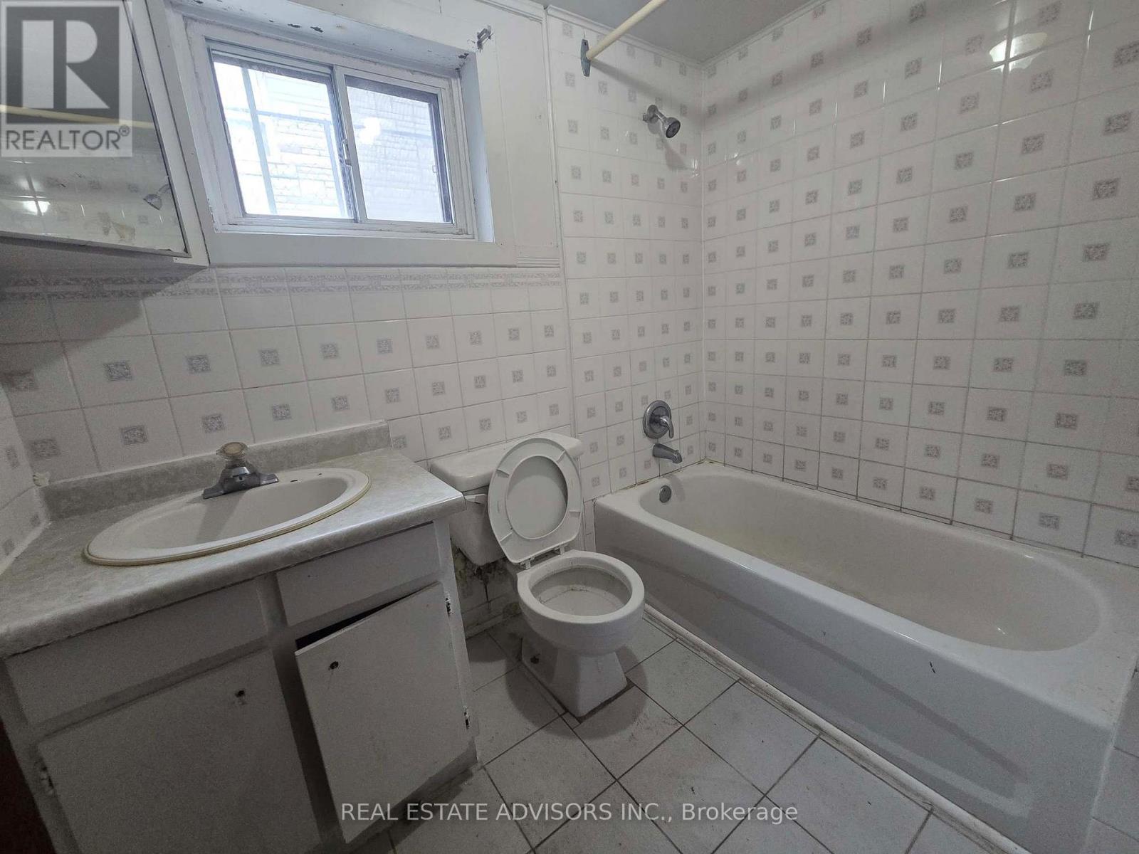 8 Virgilwood Drive, Toronto, Ontario  M2R 2B1 - Photo 12 - C12711314