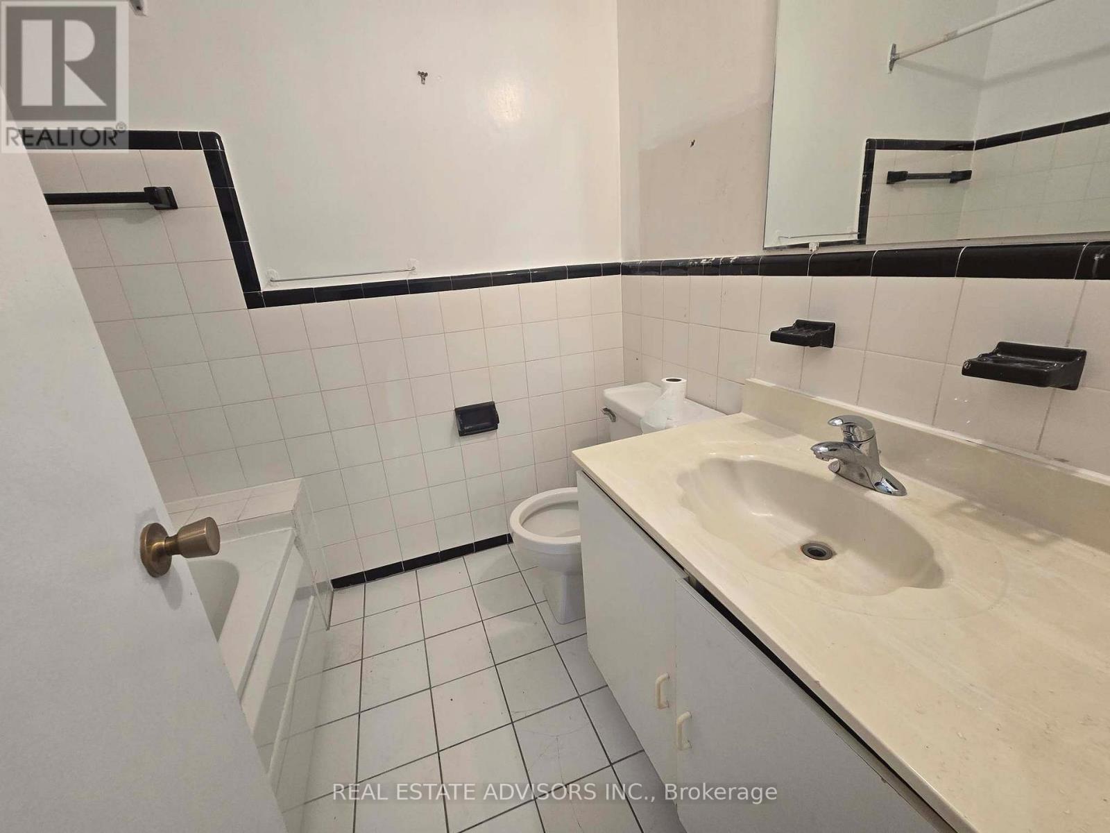 8 Virgilwood Drive, Toronto, Ontario  M2R 2B1 - Photo 26 - C12711314