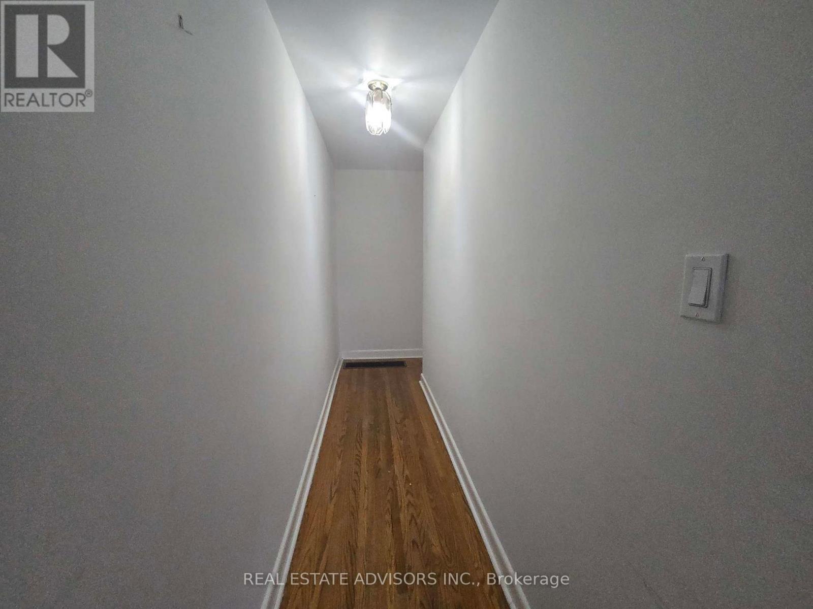 8 Virgilwood Drive, Toronto, Ontario  M2R 2B1 - Photo 6 - C12711314