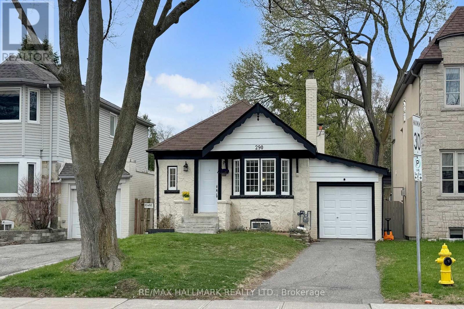 290 Laird Drive, Toronto, Ontario  M4G 3X5 - Photo 2 - C12711318