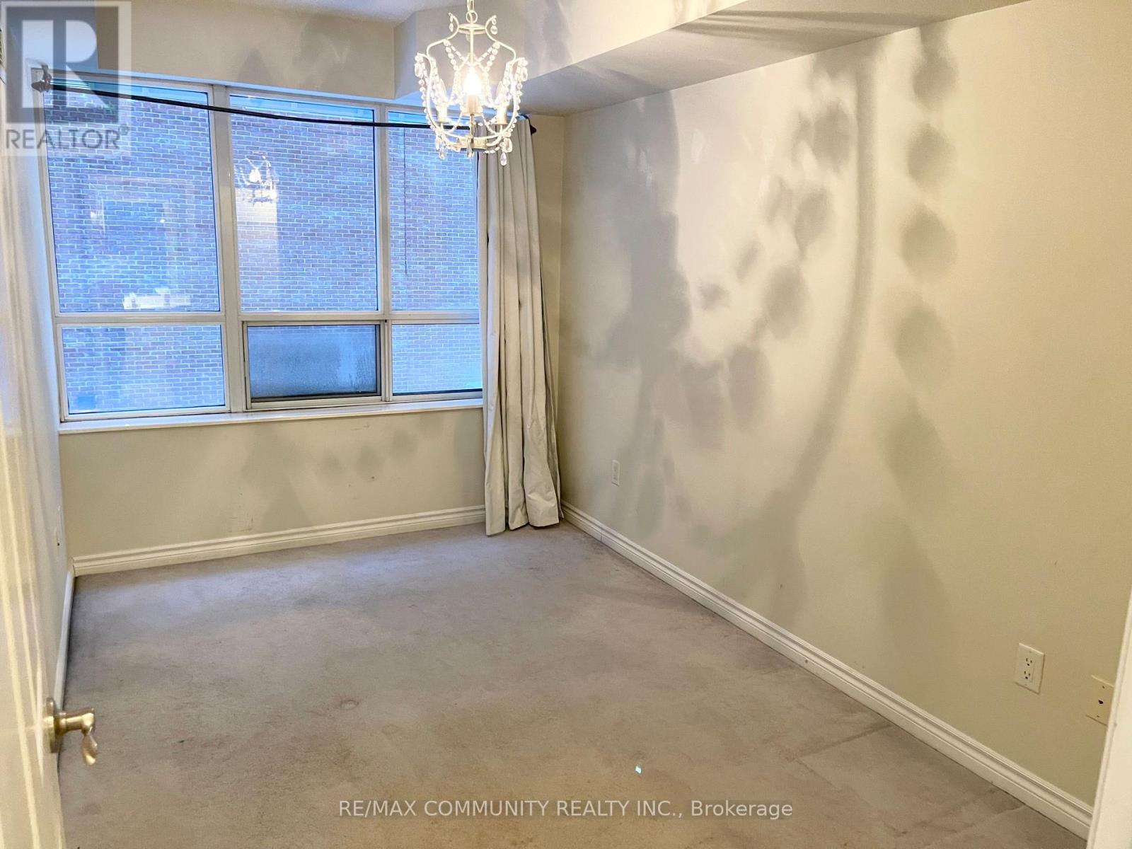 230 - 250 WELLINGTON STREET W