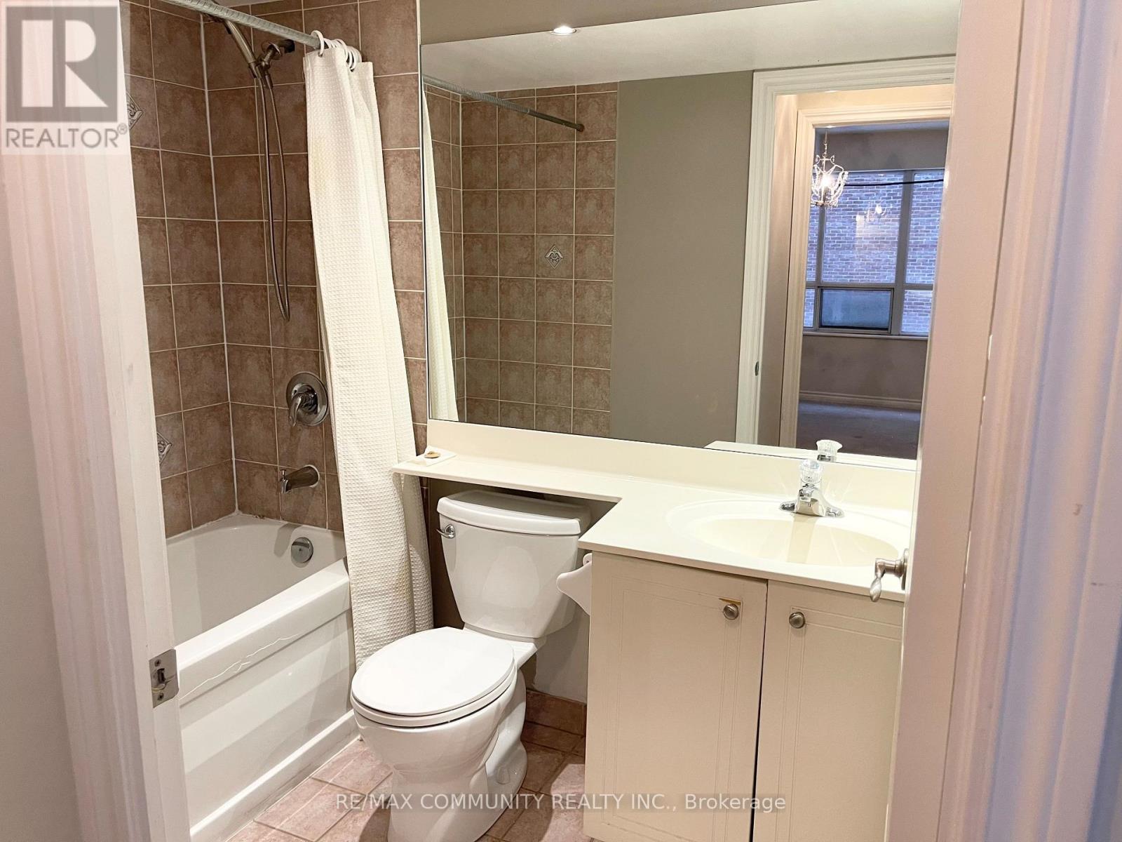 230 - 250 Wellington Street W, Toronto, Ontario  M5V 3P6 - Photo 17 - C12711410