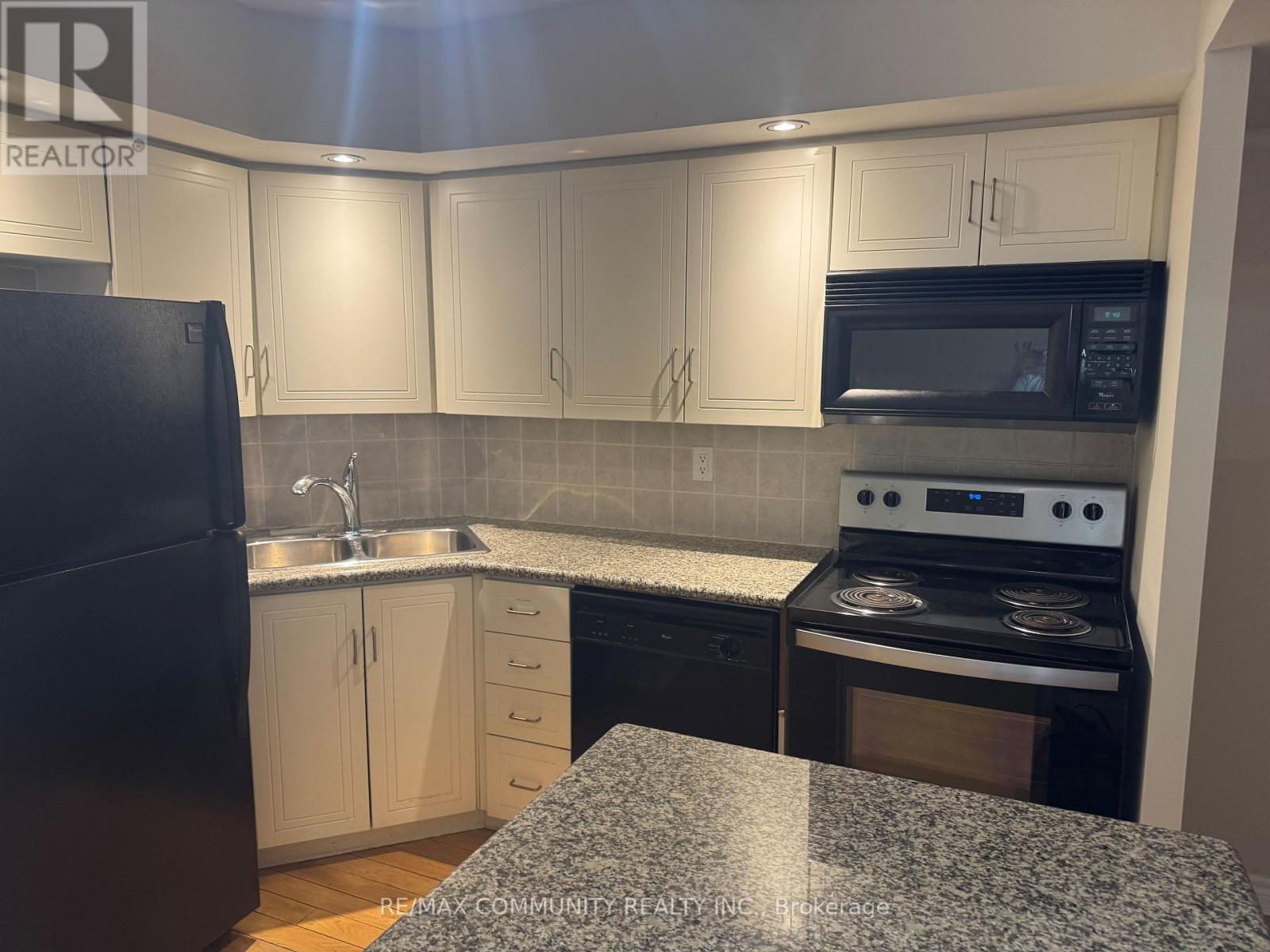 230 - 250 Wellington Street W, Toronto, Ontario  M5V 3P6 - Photo 8 - C12711410