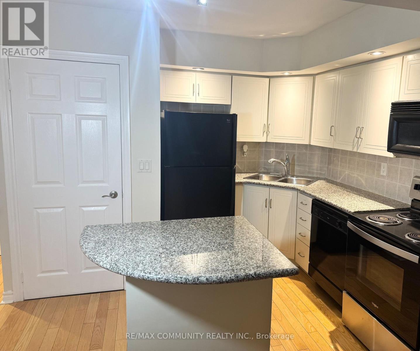 230 - 250 Wellington Street W, Toronto, Ontario  M5V 3P6 - Photo 9 - C12711410