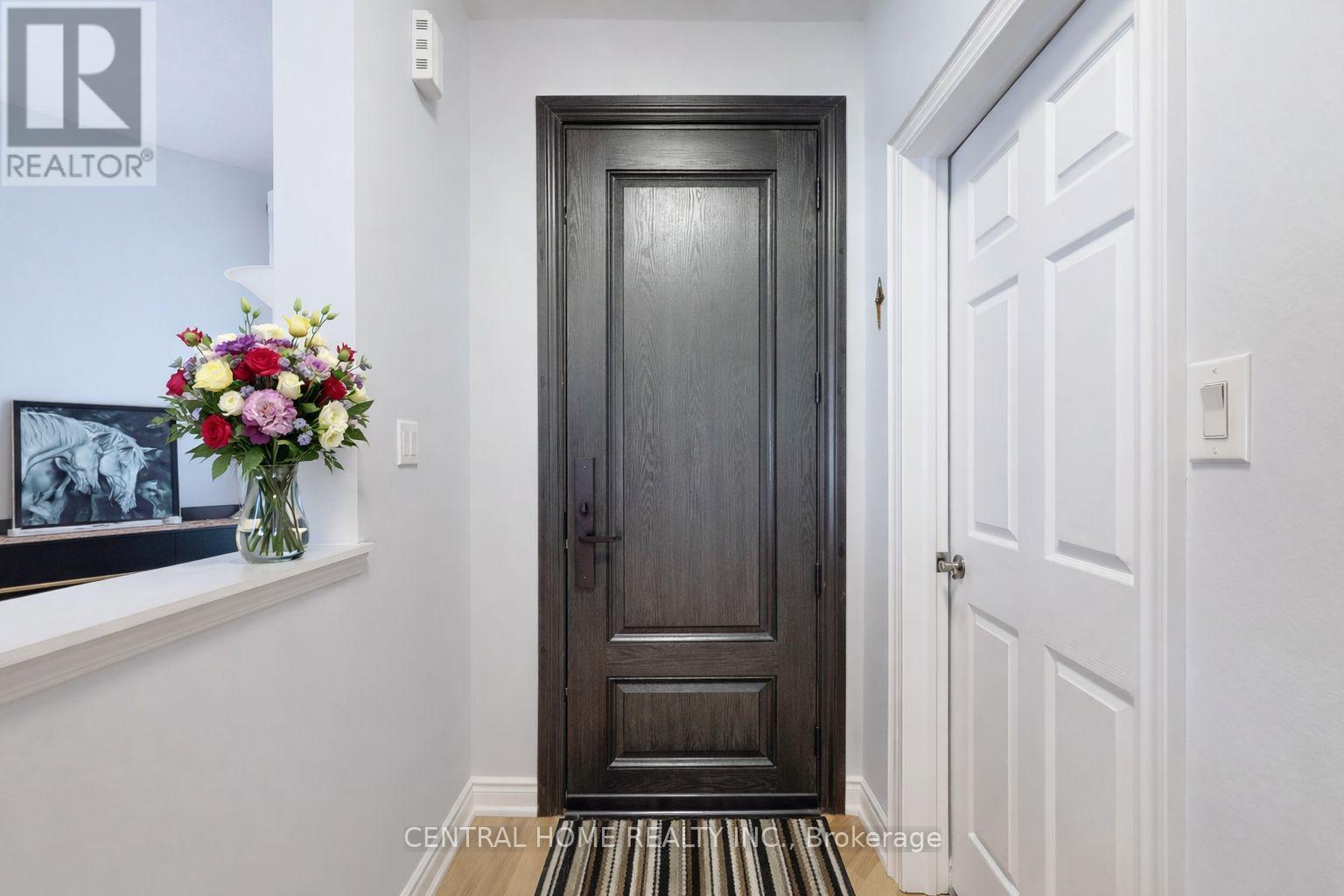 401 Cranston Park Avenue, Vaughan, Ontario  L6A 2R8 - Photo 3 - N12711294