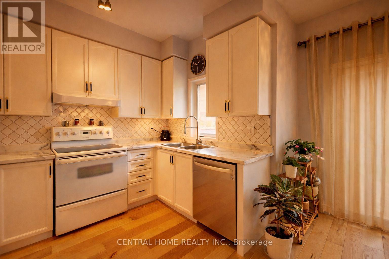 401 Cranston Park Avenue, Vaughan, Ontario  L6A 2R8 - Photo 9 - N12711294