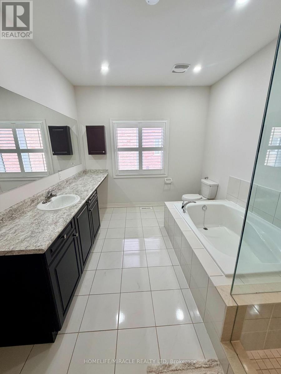 19 Exhibition Crescent, Brampton, Ontario  L7A 4B9 - Photo 17 - W12650596