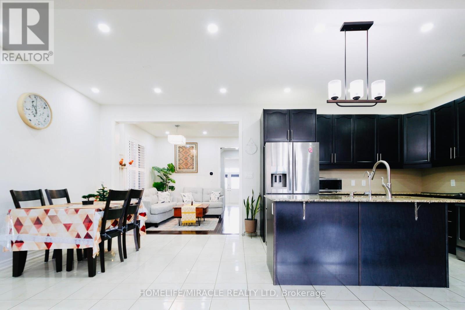 19 Exhibition Crescent, Brampton, Ontario  L7A 4B9 - Photo 7 - W12650596