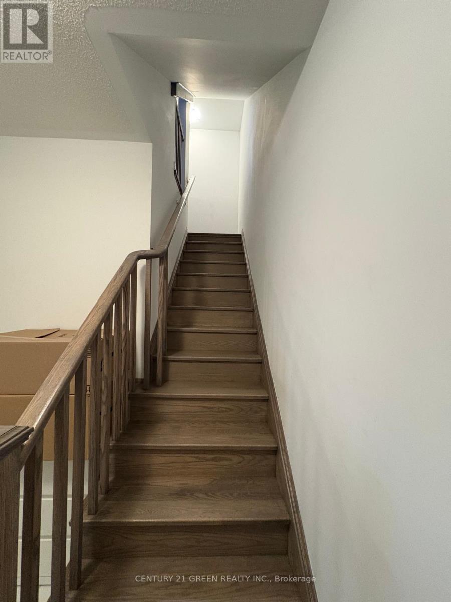 39 Keppel Circle, Brampton, Ontario  L7A 5K6 - Photo 6 - W12705100