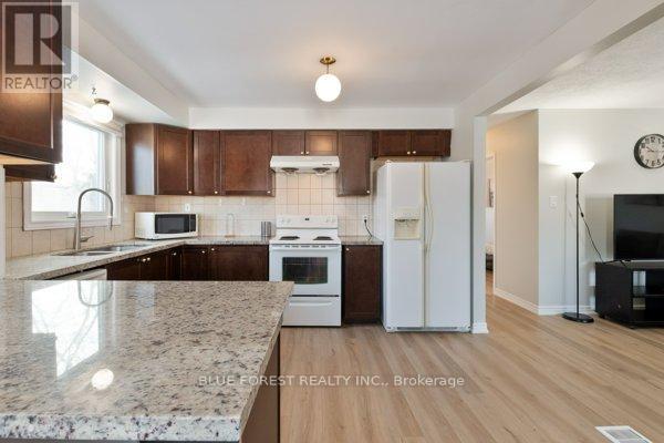 27 Ardsley Road, London North, Ontario  N6G 3J4 - Photo 17 - X12711448