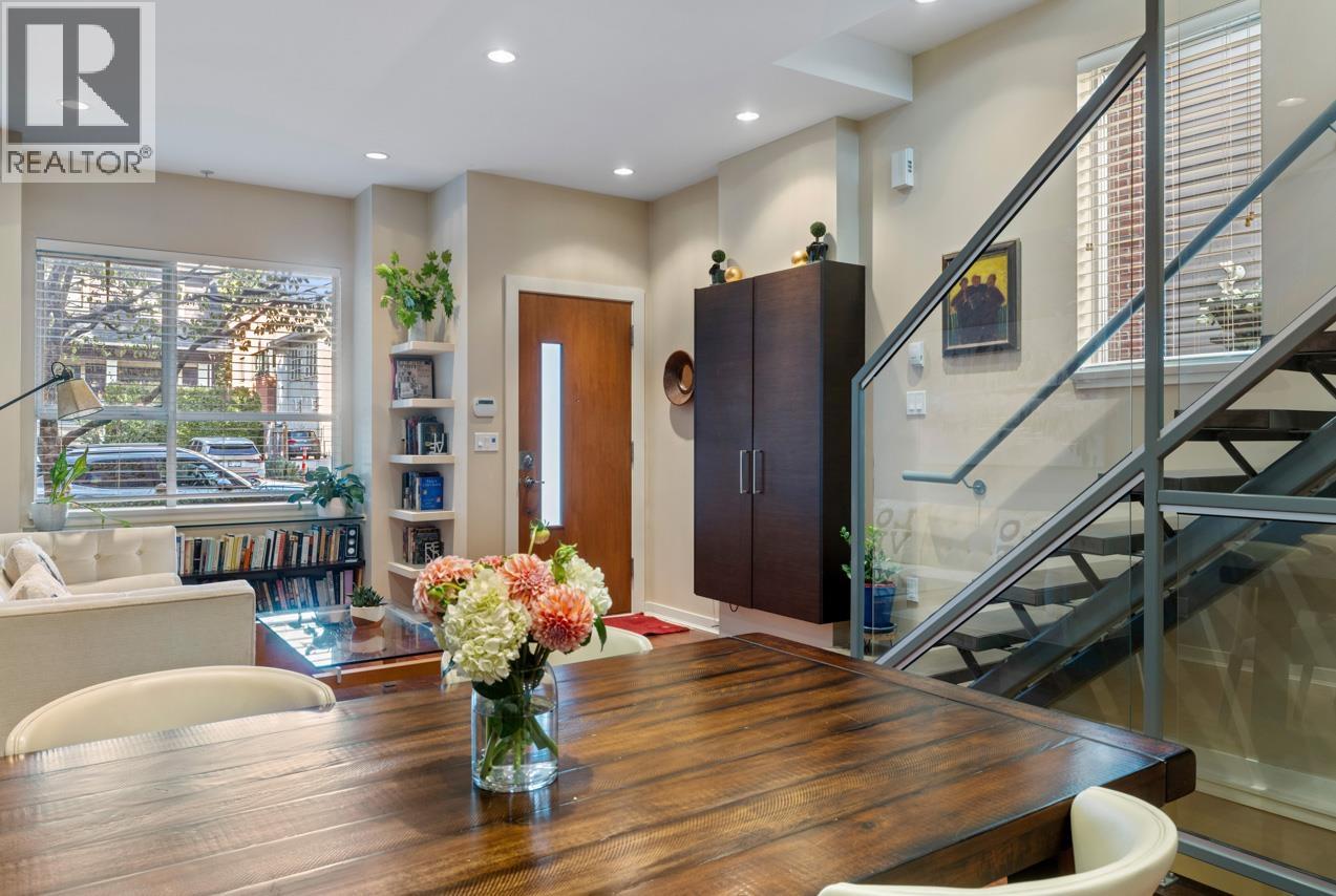 Listing Picture 14 of 31 : 2168 W 8TH AVENUE, Vancouver / 溫哥華 - 魯藝地產 Yvonne Lu Group - MLS Medallion Club Member