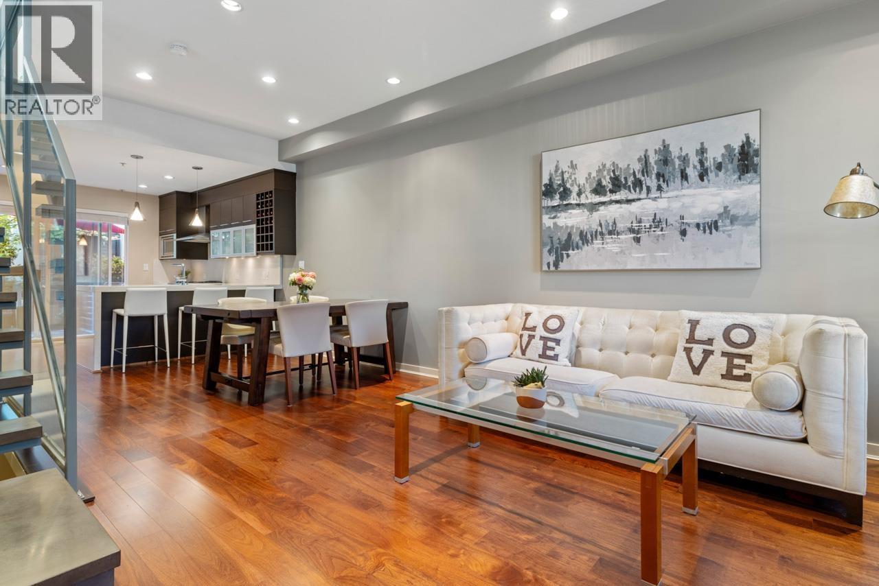 Listing Picture 2 of 31 : 2168 W 8TH AVENUE, Vancouver / 溫哥華 - 魯藝地產 Yvonne Lu Group - MLS Medallion Club Member