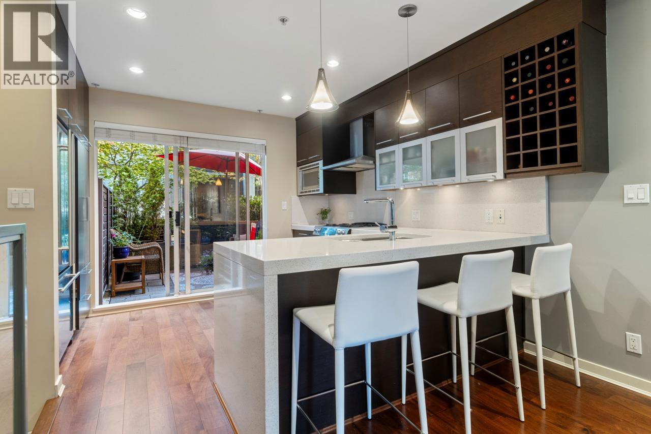 Listing Picture 8 of 31 : 2168 W 8TH AVENUE, Vancouver / 溫哥華 - 魯藝地產 Yvonne Lu Group - MLS Medallion Club Member