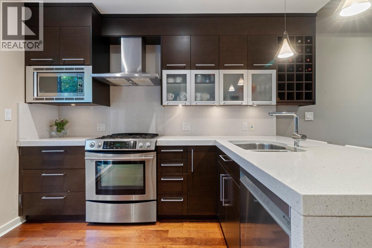 Listing Picture 9 of 31 : 2168 W 8TH AVENUE, Vancouver / 溫哥華 - 魯藝地產 Yvonne Lu Group - MLS Medallion Club Member