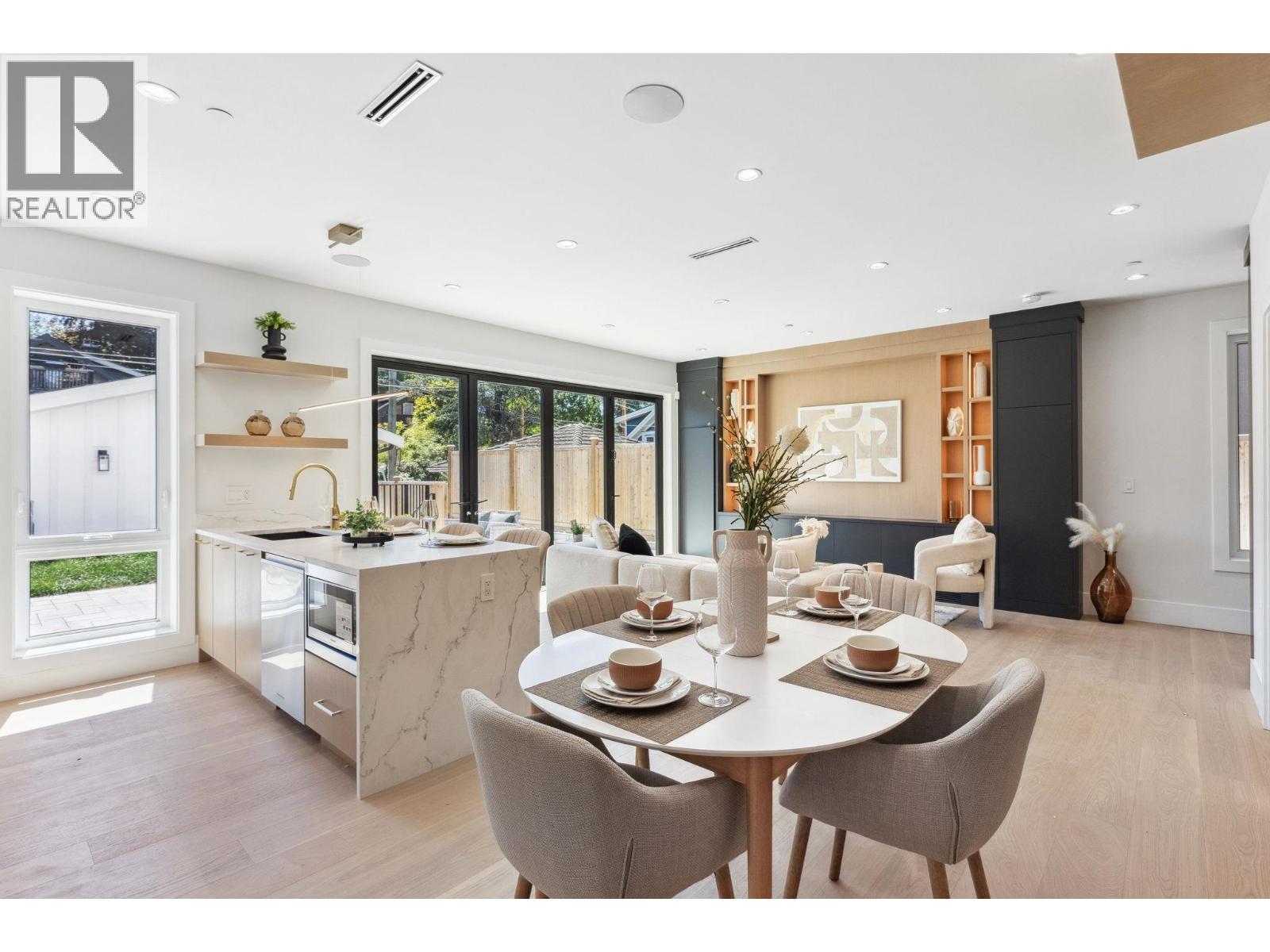 #2 2244 E 11th Avenue, Vancouver, British Columbia  V5N 1Z6 - Photo 1 - R3080966