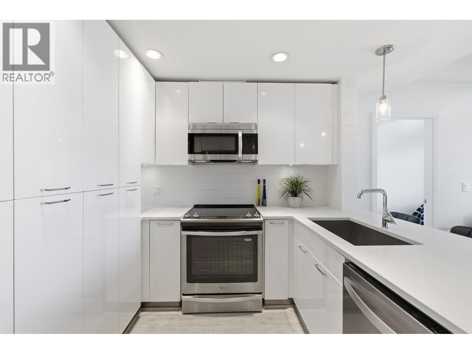 605 719 W 3rd Street, North Vancouver, British Columbia  V7M 0E7 - Photo 7 - R3080985