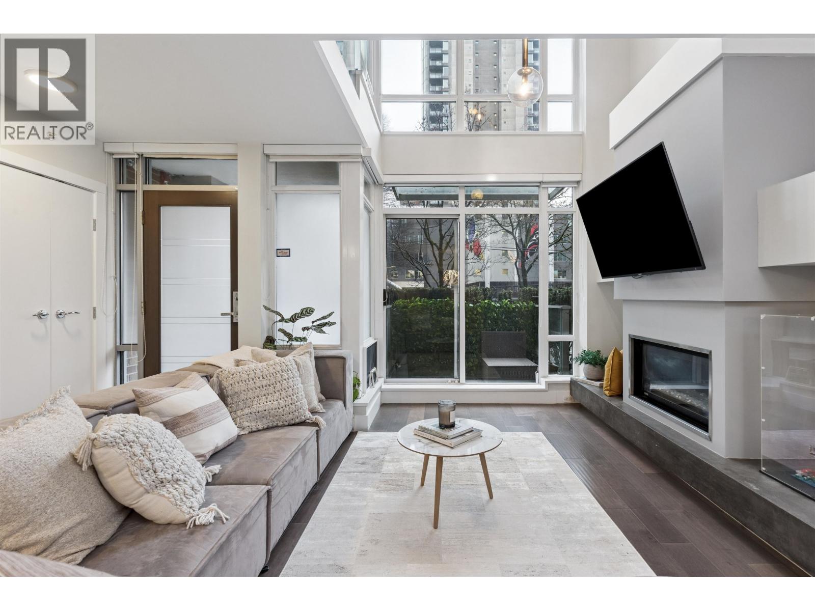 863 Richards Street, Vancouver, British Columbia  V6B 3B4 - Photo 2 - R3081001