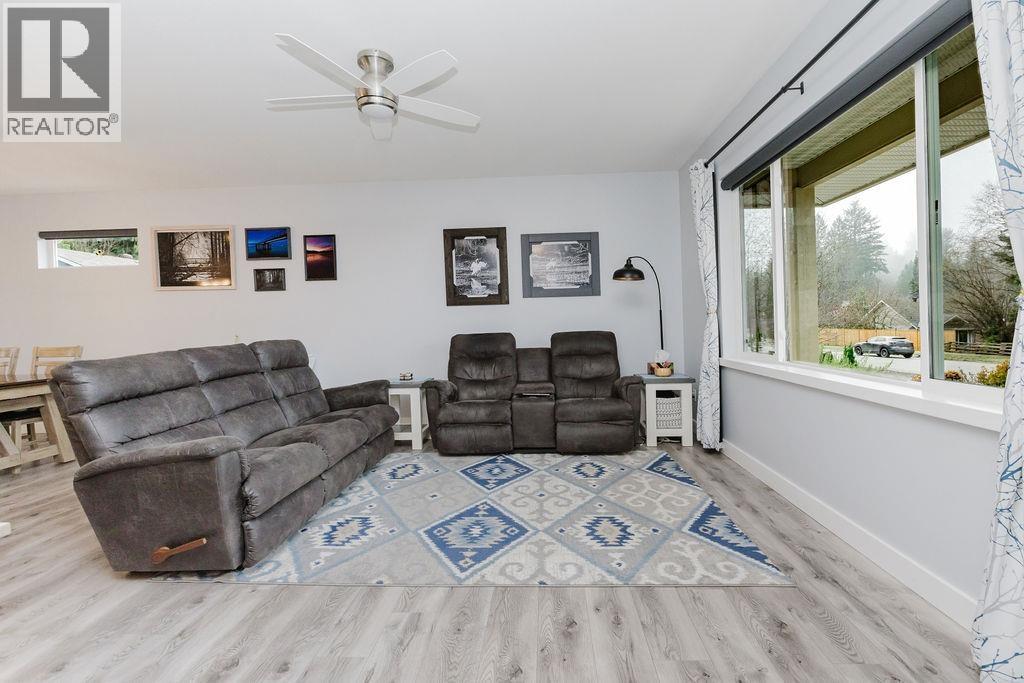 6214 Sitka Road, Sechelt, British Columbia  V7Z 0L3 - Photo 7 - R3080934