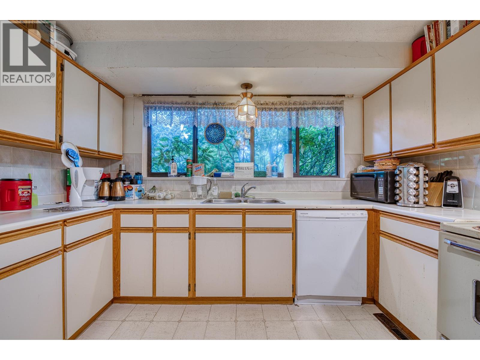 1124 Luxton Square, Coquitlam, British Columbia  V3J 5E1 - Photo 10 - R3080958