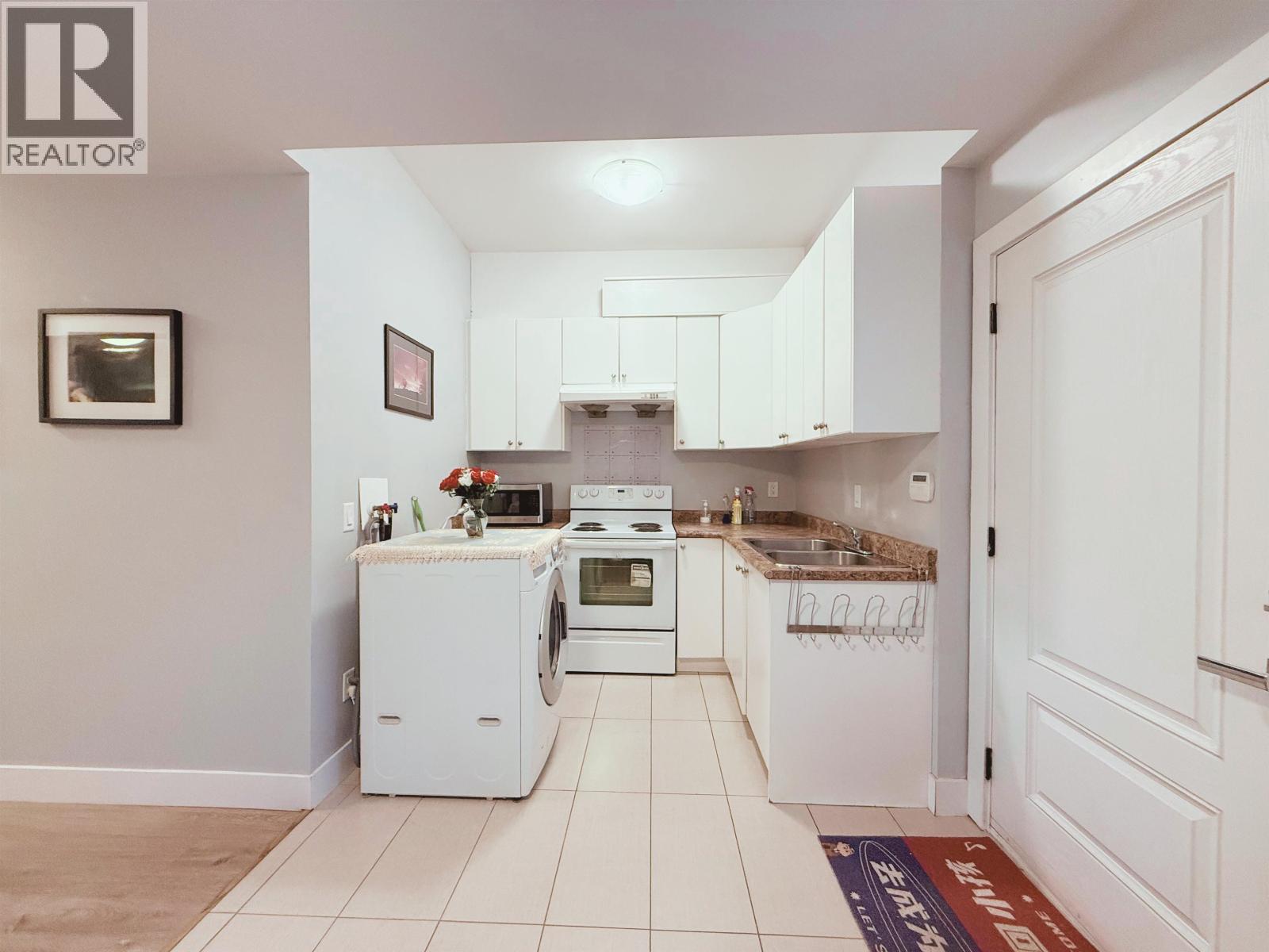 Basement 4505 Neville Street, Burnaby, British Columbia  V5J 2G9 - Photo 3 - R3080987