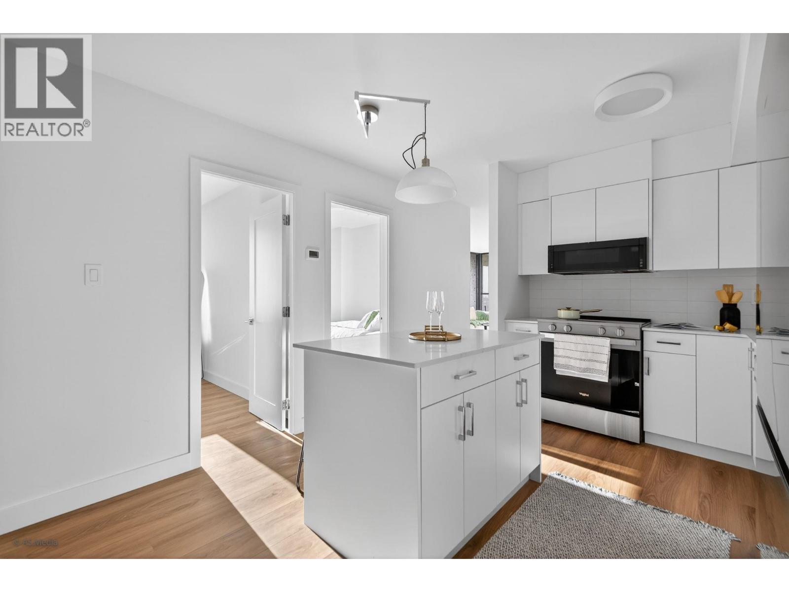 2206 3771 Bartlett Court, Burnaby, British Columbia  V3J 7G8 - Photo 2 - R3080545