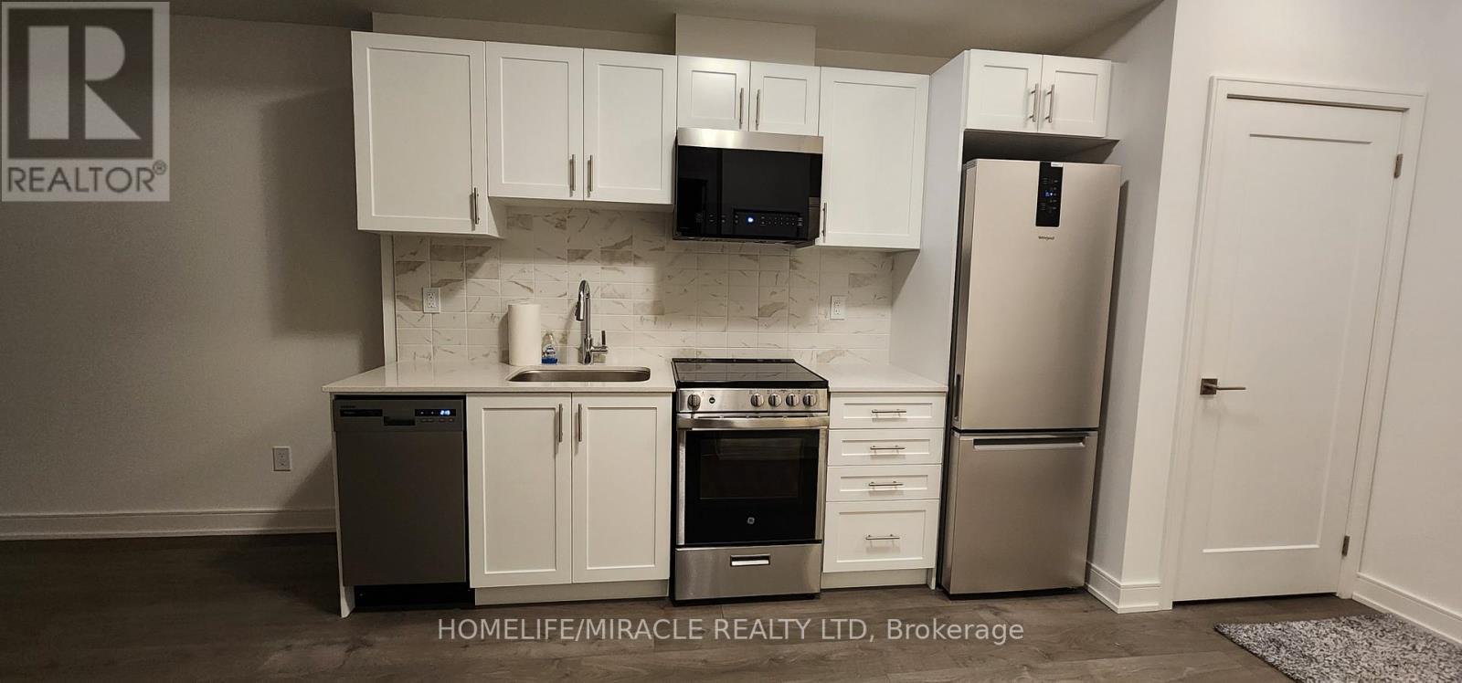 A1005 - 705 Davis Drive, Newmarket, Ontario  L3Y 0J1 - Photo 3 - N12703718