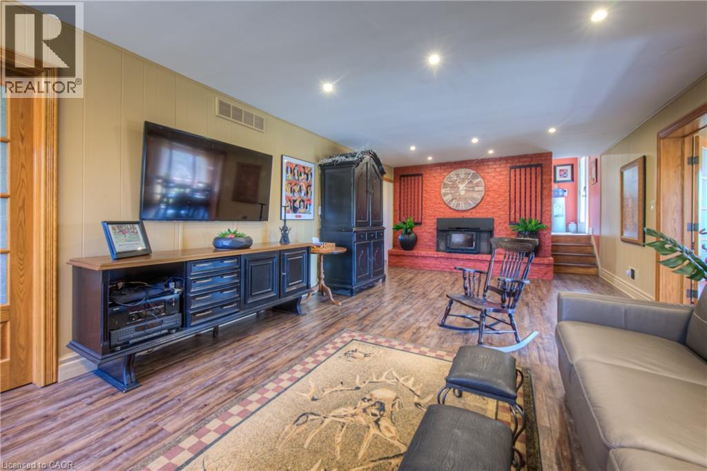 7 Squire Court, Waterloo, Ontario  N2J 4G8 - Photo 9 - 40798492